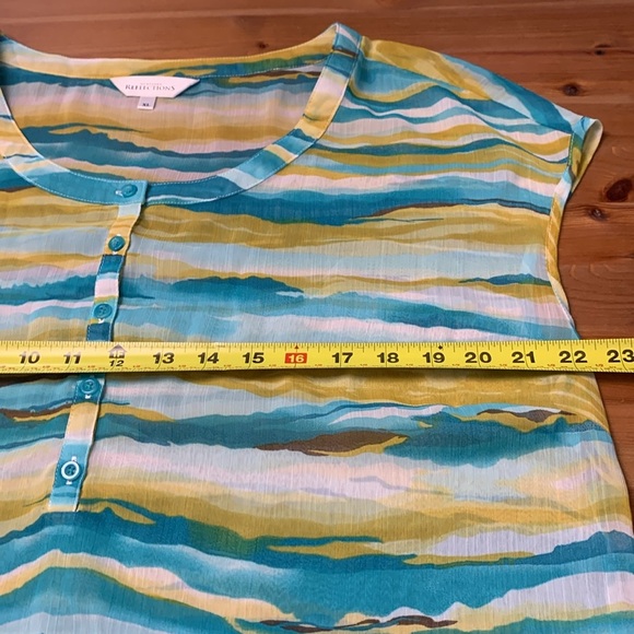 Northern Reflections light, airy, flowing, opaque sleeveless top. - Picture 8 of 12